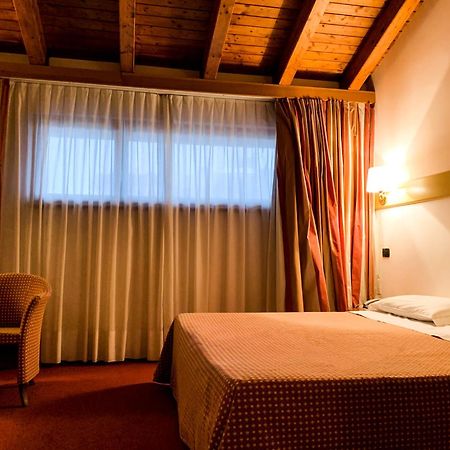 Eurohotel Palace Maniago Bagian luar foto
