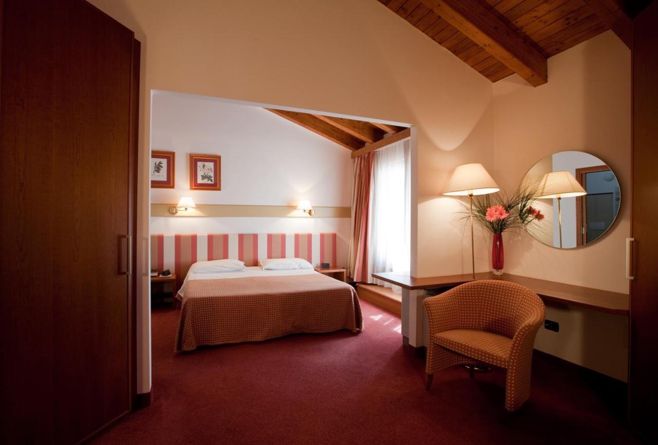 Eurohotel Palace Maniago Bagian luar foto