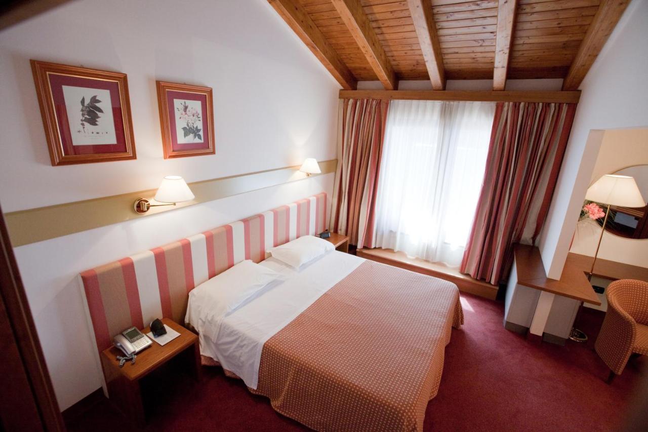 Eurohotel Palace Maniago Bagian luar foto