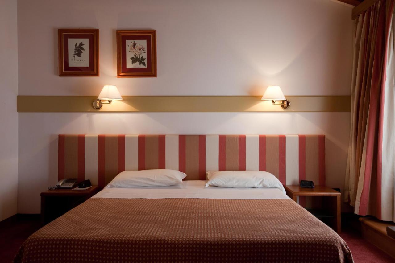 Eurohotel Palace Maniago Bagian luar foto