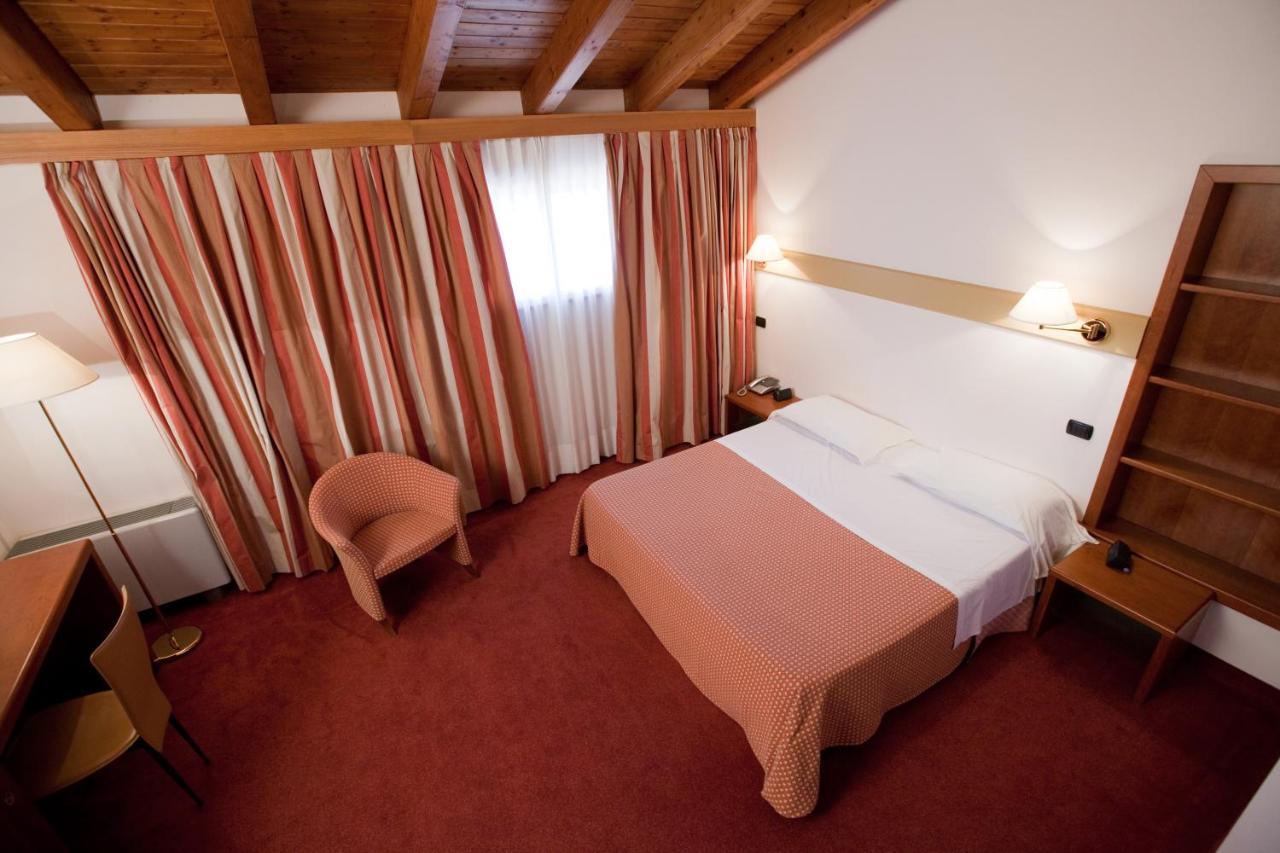 Eurohotel Palace Maniago Bagian luar foto