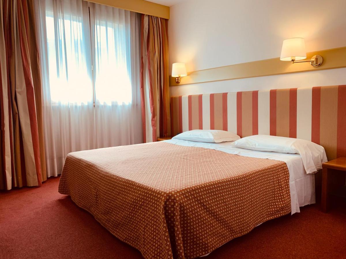 Eurohotel Palace Maniago Bagian luar foto