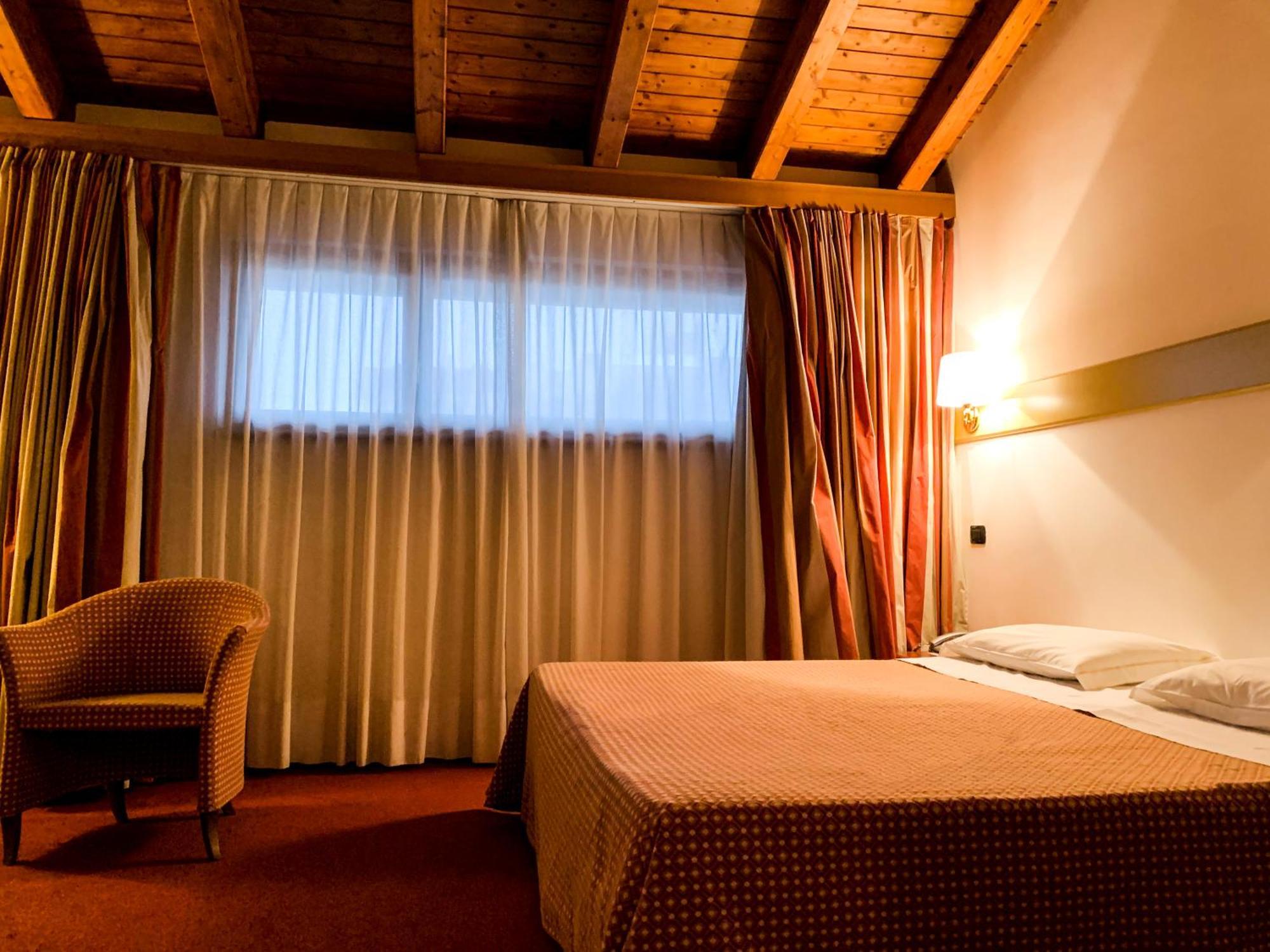 Eurohotel Palace Maniago Bagian luar foto